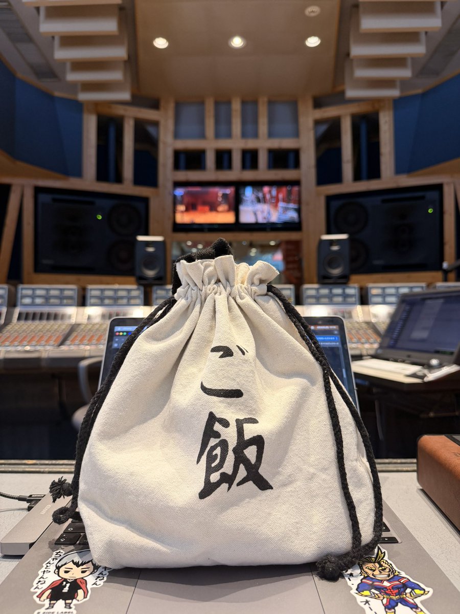 hayayu1231's tweet photo. 今日は別の2作品を
2つのスタジオで同時並行制作。

僕は行ったり来たりしながら
さまよいつつ頑張ります。

# 分裂したい
# お弁当作った https://t.co/l4ZcN1UlUh