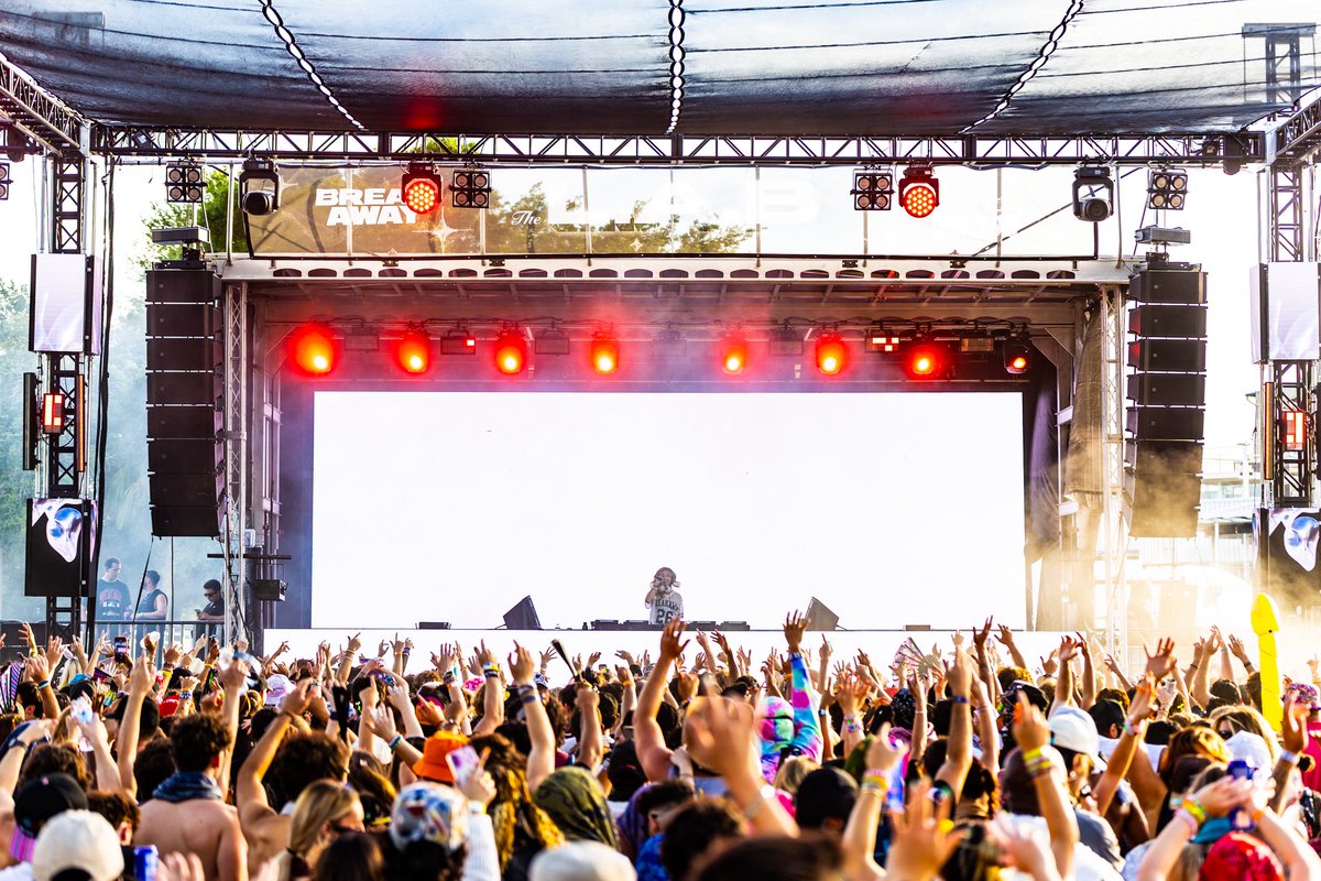 paulineherr's tweet photo. @BreakawayFest stays undefeated 🦋 https://t.co/lgtu6XwHGI