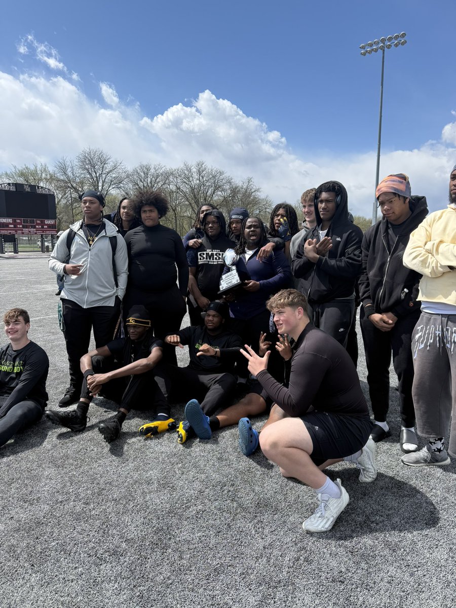 CDienes2027's tweet photo. Was at the national 5v5 competition, The Throwdown in Motown, with @smsbacademy. Had a great time competing and ended up taking the dub!

@MarcSutherland_ @Coachvon05 @BossHogAcad @DaBossHog_ @CoachBlackwell_ @18bstank @AshtonAikens @DCDS_FB @MIexposure @ScoutTyGraham @PrepRedzoneMI
