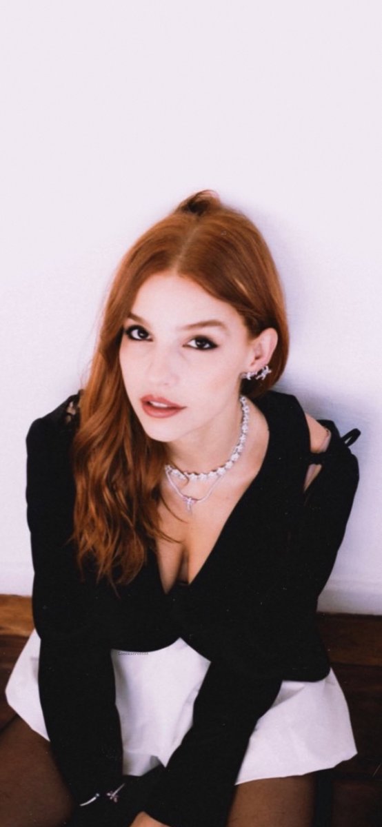 Lockscreen|wallpaper Gabriela Medvedovsky
RT se salvar /mands