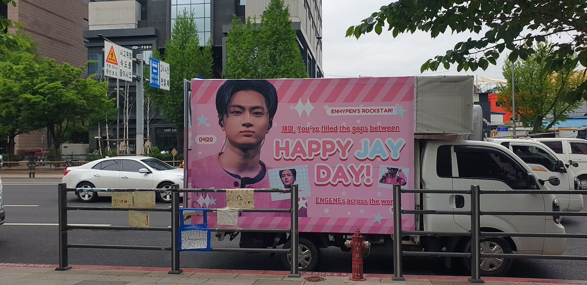 BLUEJAYS_CO's tweet image. ENGENEs &amp;amp; BLUEJAYs 💙

Our most awaited time of the year is finally here—happy birthday to #ENHYPEN_JAY! 🎉

We’ve received updates from the truck company regarding today’s birthday truck support. The truck will be stationed in front of HYBE from 10:00 to 18:00 KST.

If you