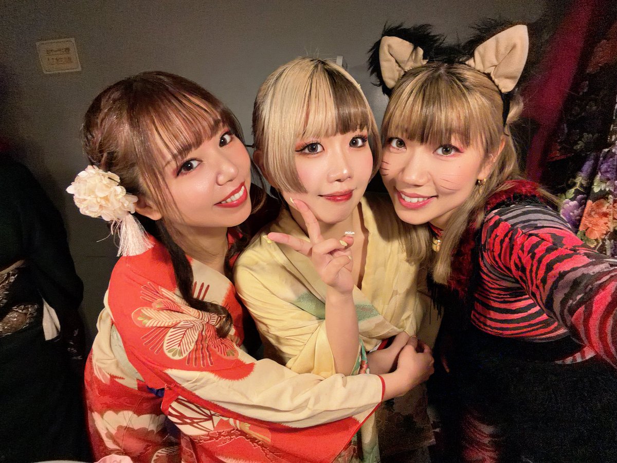 kohkaoringo's tweet photo. まさかの😻😻😻😻😻
この猫姿でのチェキ販売してるから皆んなゲットしてね💓報告待ってるよ♡
今日は夜公演だけ！お待ちしております✨昨日のイベントで喋り過ぎて…声カスカスや笑
#くりもん　
#吉原端唄 https://t.co/KSl8oIfNHg