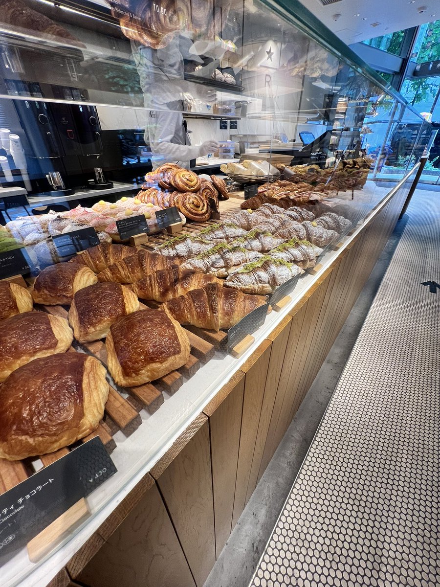 sig_ingcccc's tweet image. 韓国のチングが泊まるホテルに近かったので会ってきました🤭
今回は、高校の同級生と旅行だそうです✈️
なんか良いよね💜
日本を選んでくれてありがとう。
楽しんで下さ〜い🇯🇵
#ジブリ
#東京タワー
#日本橋