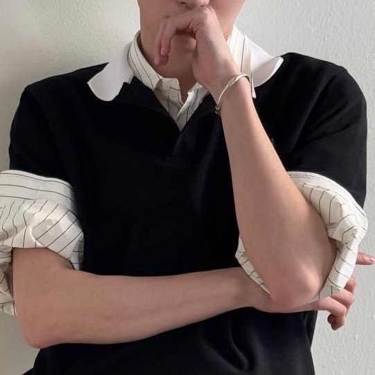 지훈 팔 tweet media