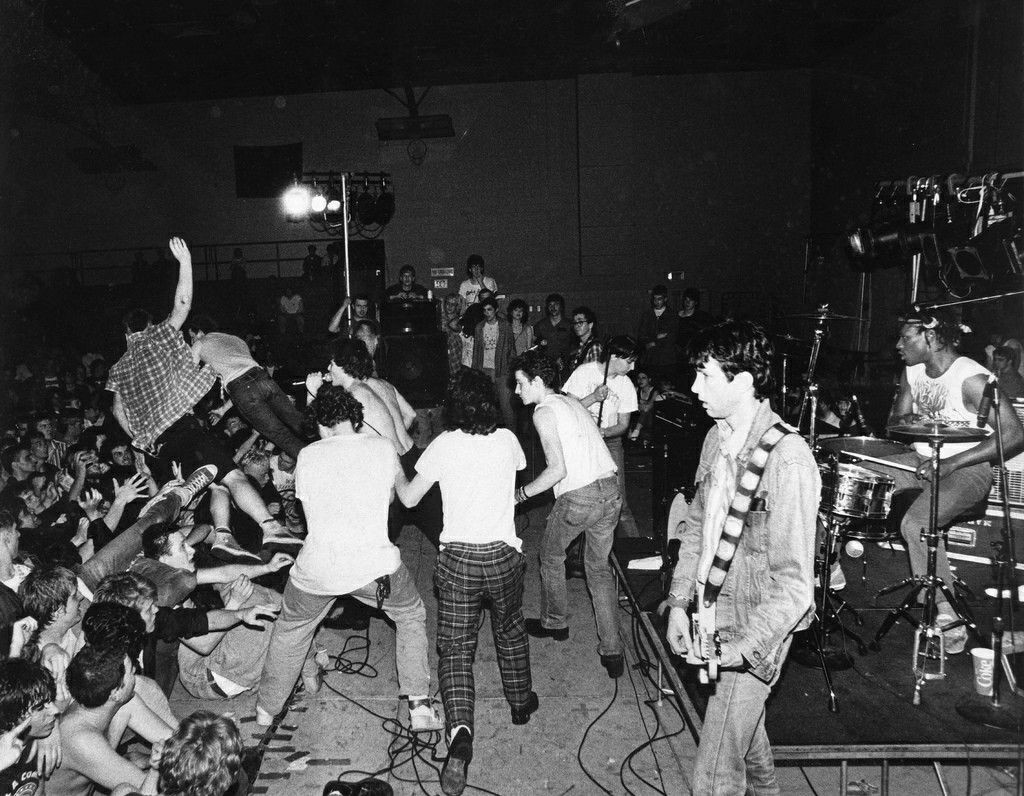 PunkRockStory's tweet image. 41 years ago today
Dead Kennedys at the Rock Against Hunger show, Rutgers Camden Athletik Center, New Jersey, April 20, 1985

The lineup included Corrosion of Conformity, Articles of Faith, Flag of Democracy and Decontrol.

Photos by Tom Mihalek

#punk #punkrock #hardcorepunk