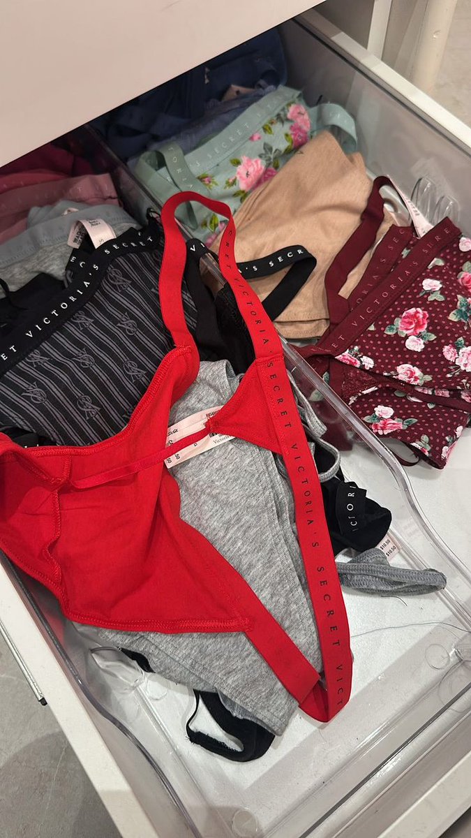 queen lely tweet media