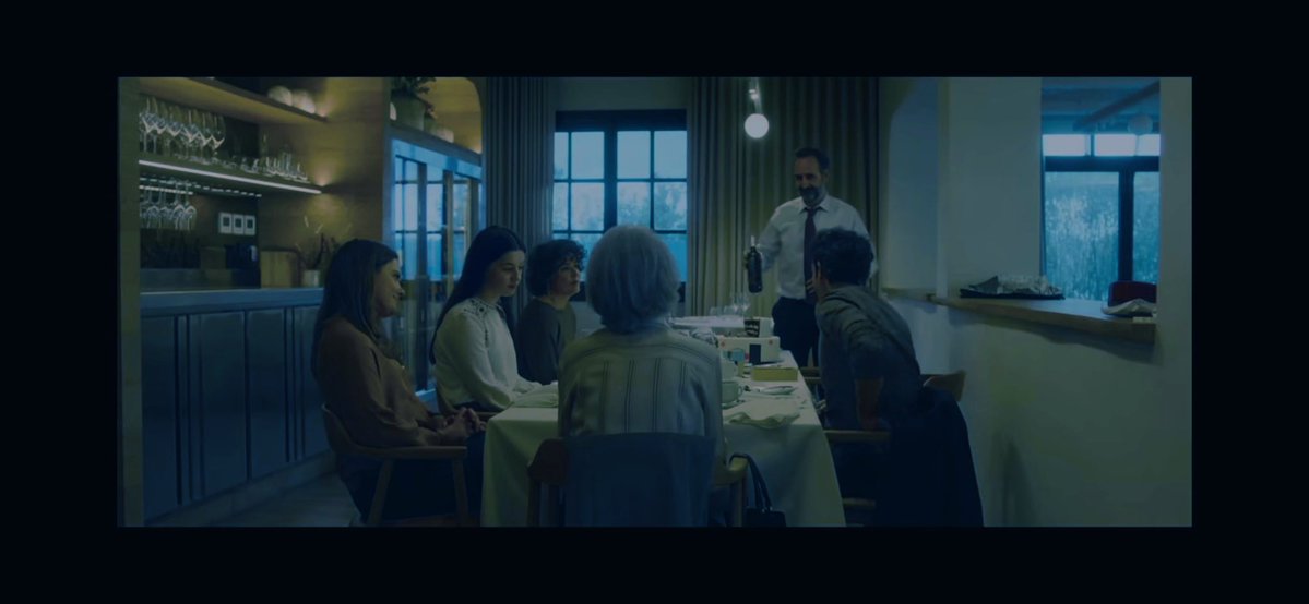 Como se debería ver ‘Los Domingos’ // Como se ve en <a href="/Cine_Colombia/">Cine Colombia</a> porque le bajan la potencia al bombillo del proyector para ahorrar.