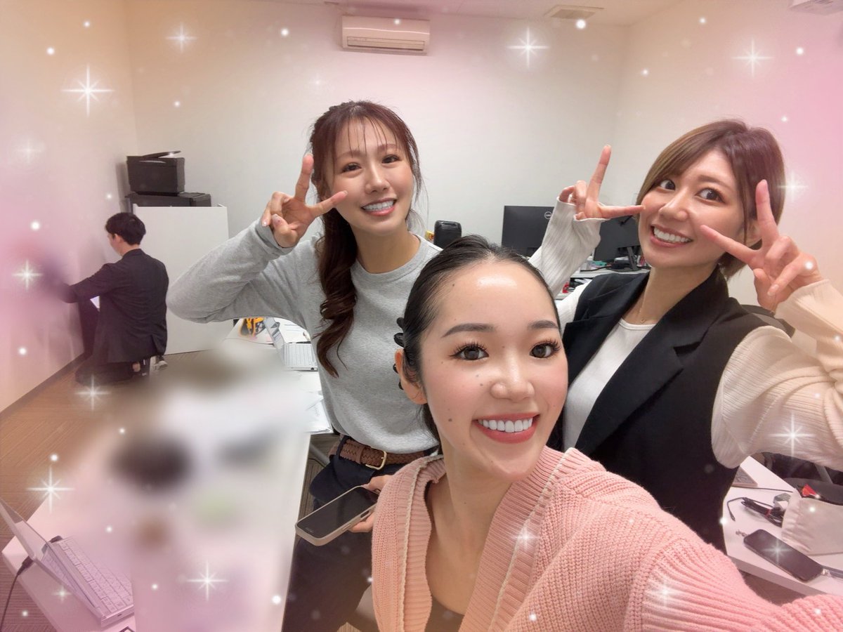 maruhankomyoike's tweet photo. こんにちは💗あけみんです🦋

最近はありがたいことに多忙で
あんまり店舗に出没できず🥹💦
投稿も久しぶりになってしまいました😭

ここ最近のお写真×2で許ちて🥹

#マ���ハン光明池　#パチンコ #スロット #スマスロ #スマパチ　#和歌山 https://t.co/xgBONGUxeX