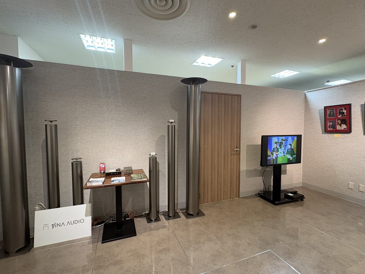 KENKOOKINAWA's tweet image. #ビートルズ
#BEATLES
#写真展
#知名オーディオ スピーカーで
聞けるんだぜ！！
#パレットくもじ 5Fにて
今日17時まで！
昼抜きで行けー！🤣

昨日来た時にポストカード10枚を
2セット買って弟分とトレーディング🃏
お互い譲れないのと欲しいのが被り
仕事前に再び行った！😂

➡︎感動秘話に続く！