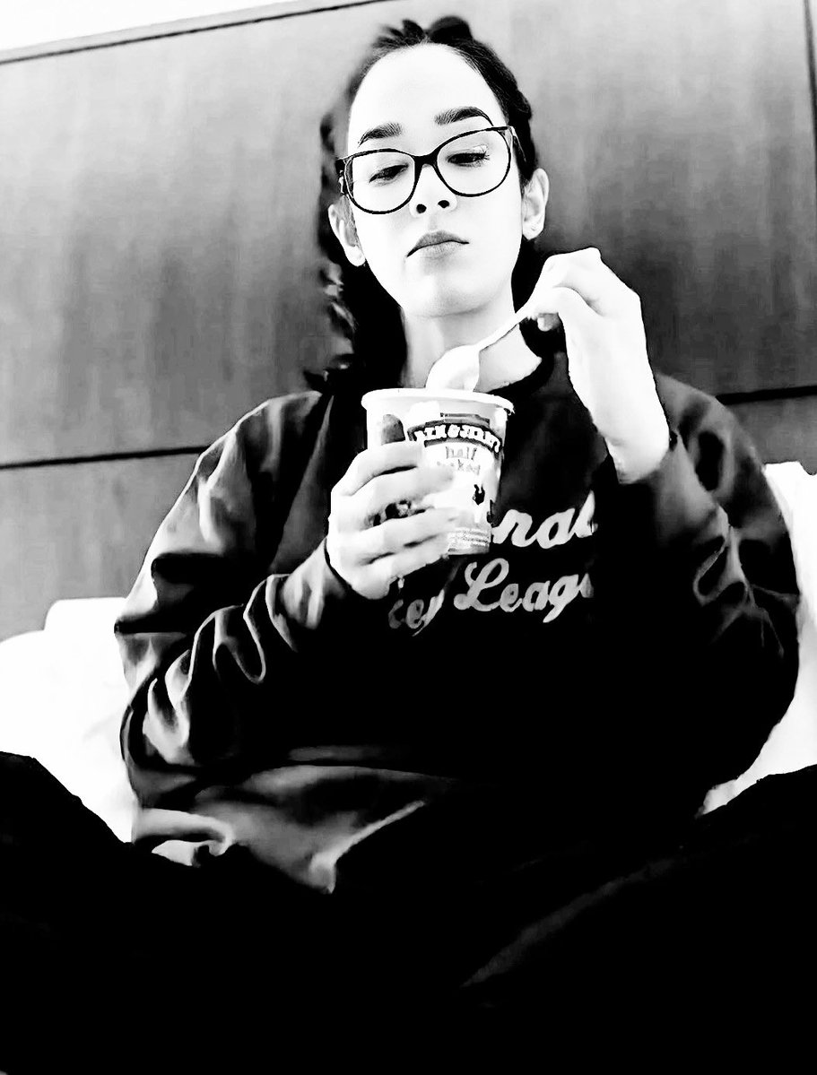 ✗, THAT CRAZY CHICK tweet media