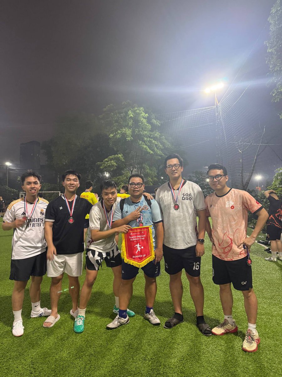 cryptofootball9's tweet photo. gm

last week we and @sqrDAO joined force to compete in @Team1VN Vietnam Builders Cup and got 2nd prize

football has always been the best way to connect people

stay tuned for our next event! https://t.co/UMXfUKtifO