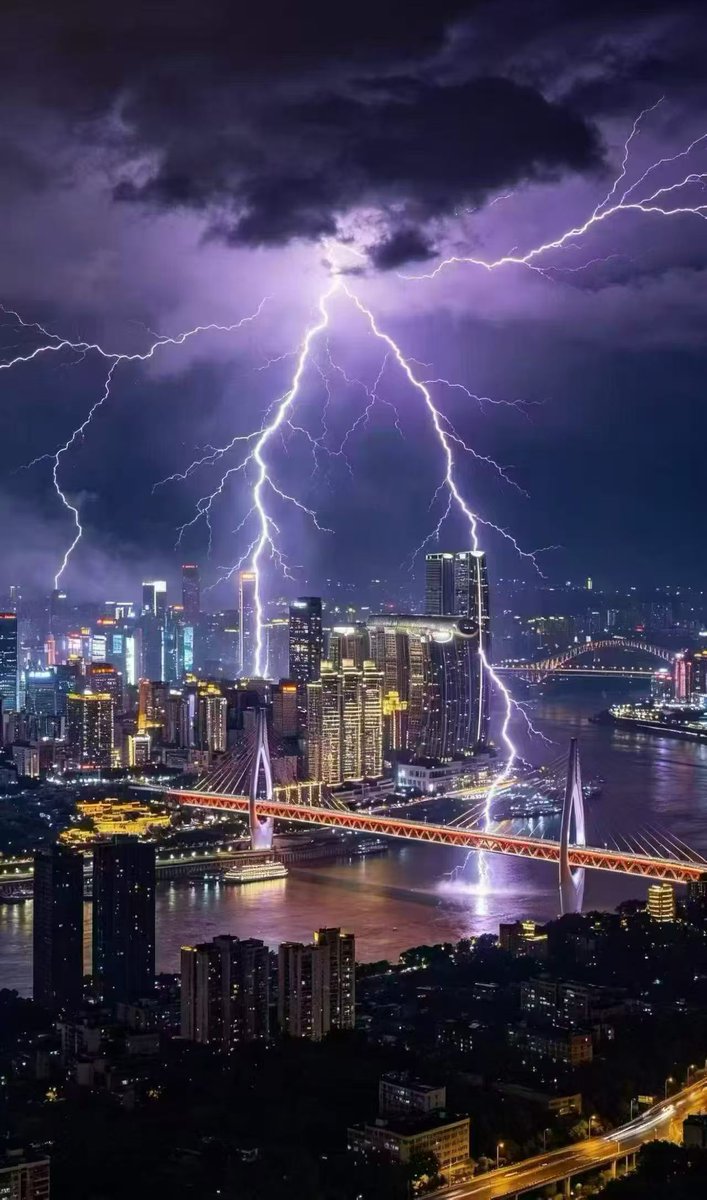 Chongqing's Digital Defense Against 2026's First Major Storm​ 🚨As its first widespread heavy #rainfall of 2026 approaches, #Chongqing is leveraging its "digital-intelligent governance" system to stay ahead. #AI models are simulating flood scenarios beforethe rain even falls,