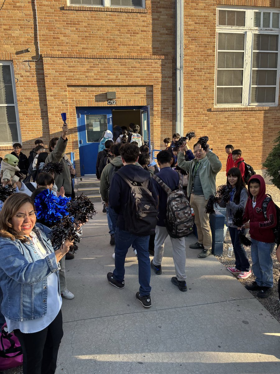 Guillen_Middle's tweet image. Nothing like the power of encouragement! 💙📣 Our teachers and students cheer on students walking into the STAAR testing area—reminding them they’re ready, confident, and capable. Proud of the love and support we show each other! 🐻✨  

#AccountabilityEqualsLove  #BreakTheCycle