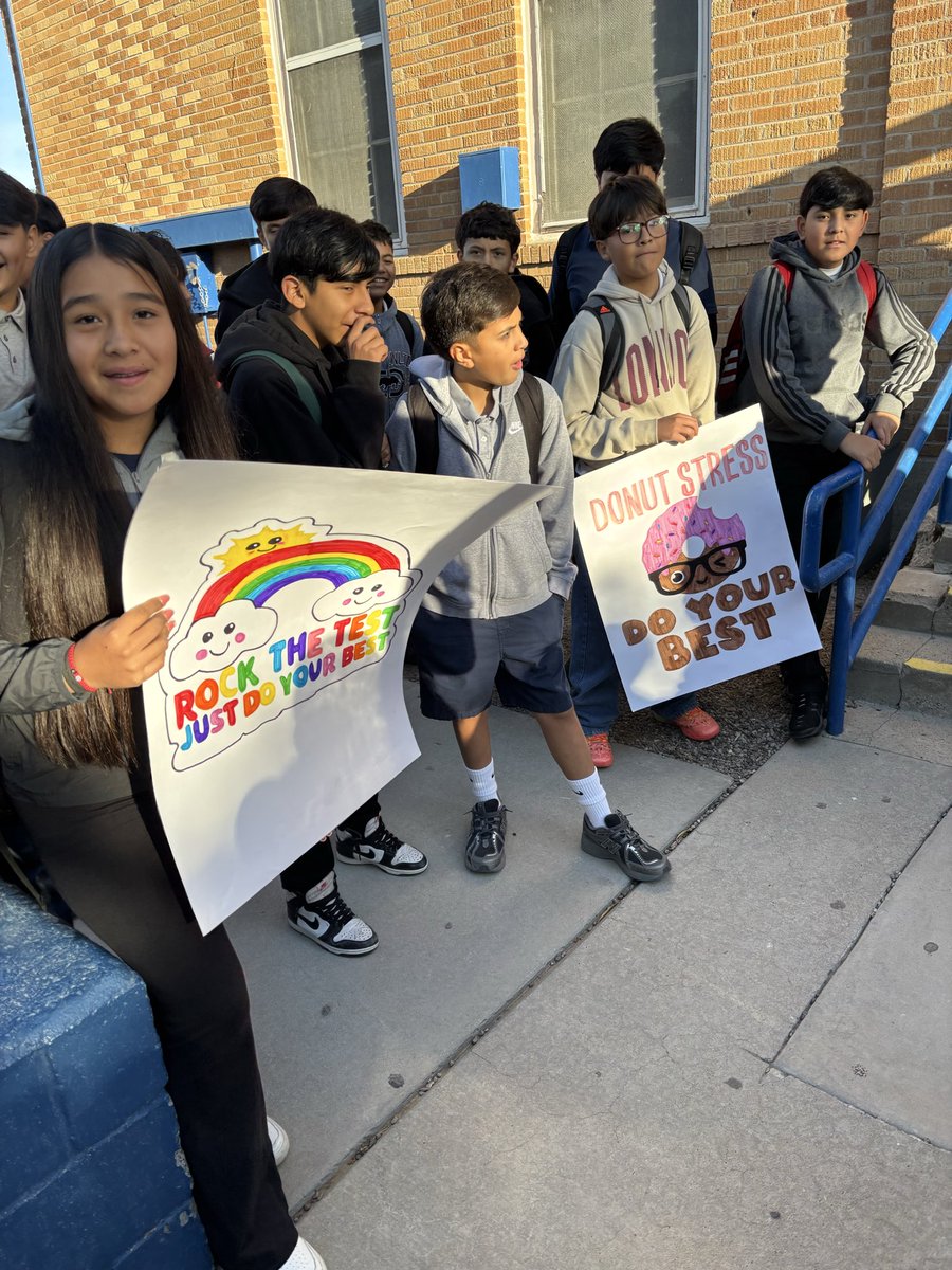 Guillen_Middle's tweet image. Nothing like the power of encouragement! 💙📣 Our teachers and students cheer on students walking into the STAAR testing area—reminding them they’re ready, confident, and capable. Proud of the love and support we show each other! 🐻✨  

#AccountabilityEqualsLove  #BreakTheCycle