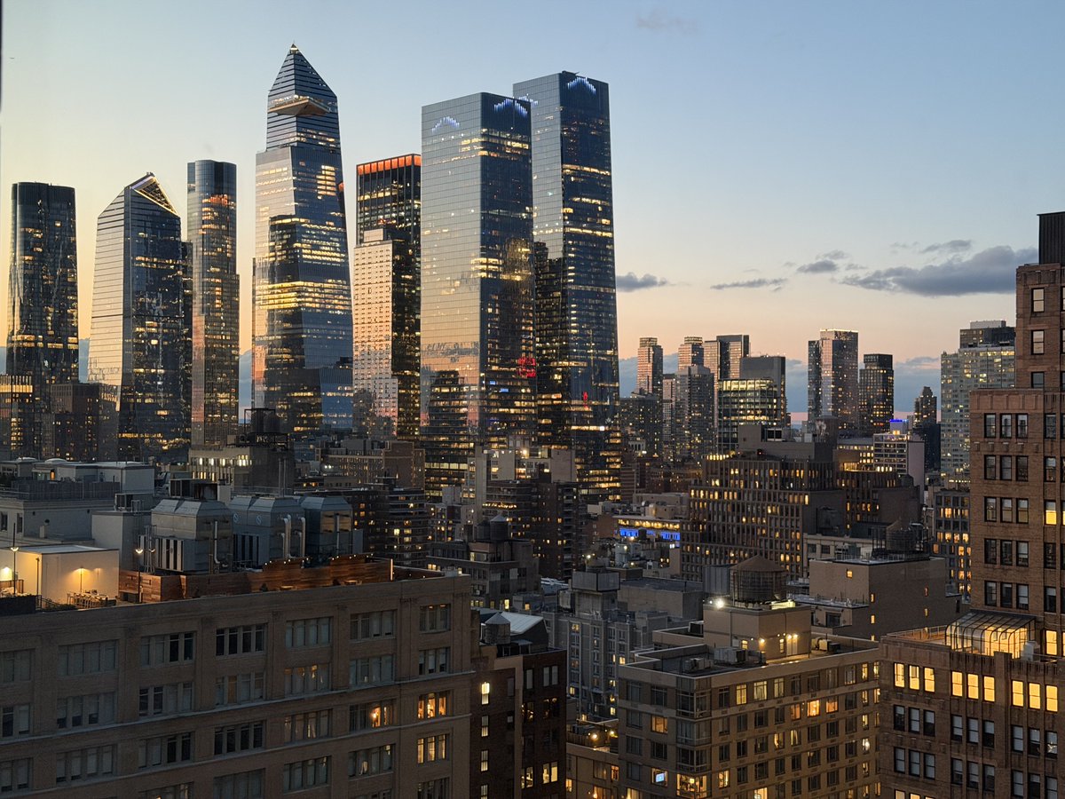 benholdenpxp's tweet image. 28th floor, Hyatt Place Chelsea on 24th Street. 💯🍎✊🏻🙏🏻
#nyc #thebigapple #manhattan #newyork #travel