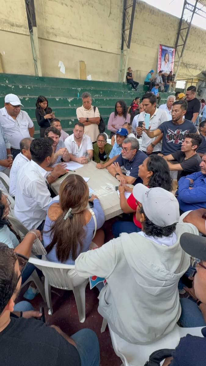 fabianespin's tweet photo. Asamblea Cantonal de la @RC5Oficial  Guayaquil ✊🔥

Nosotros defendemos la verdad, la vida y las ideas, nos reorganizamos para continuar la defensa de las familias 🇪🇨, el fascismo no ganará Guayaquil.

"Ver claro, sentir hondo, obrar recio", @MashiRafael @GabrielaEsPais https://t.co/IgmJIFSyaI