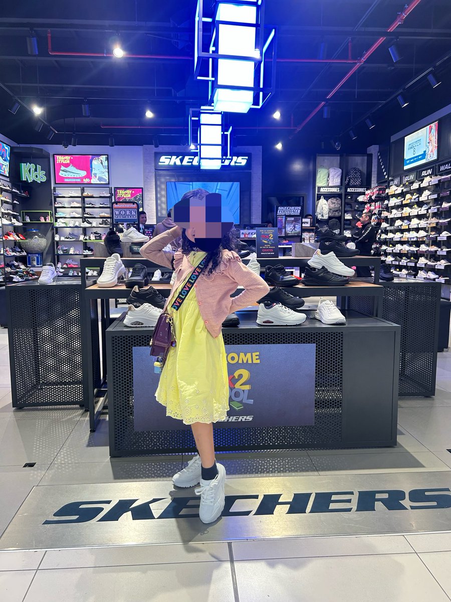 IsaiasRodriguz's tweet photo. Esto no es promoción pagada pero los zapatos de @skechersGO es lo mejor para los pies de mis hijos para este nuevo año lectivo en Ecuador. 

Los compré y de una vez se los puso. 😍 https://t.co/llVcO99Ezy
