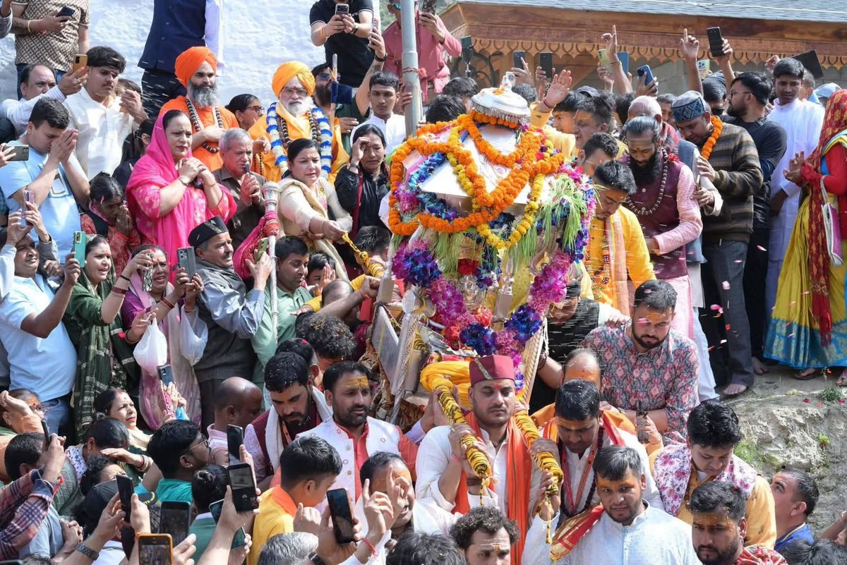 pushkardhami's tweet photo. जय बाबा केदार !

बाबा केदार की पावन पंचमुखी उत्सव मूर्ति (चल विग्रह डोली) के दिव्य दर्शन...

आगामी 22 अप्रैल को विधि-विधान के साथ श्री केदारनाथ धाम के कपाट श्रद्धालुओं के लिए खुलेंगे। समस्त श्रद्धालुओं को देवभूमि उत्तराखंड में भव्य एवं दिव्य चारधाम यात्रा 2026 हेतु सादर आमंत्रित करता हूं।

बाबा केदार से प्रार्थना है कि आप सभी के जीवन में सुख, समृद्धि एवं खुशहाली का वास हो तथा आपकी यात्रा मंगलमय, सुरक्षित एवं अविस्मरणीय बने।