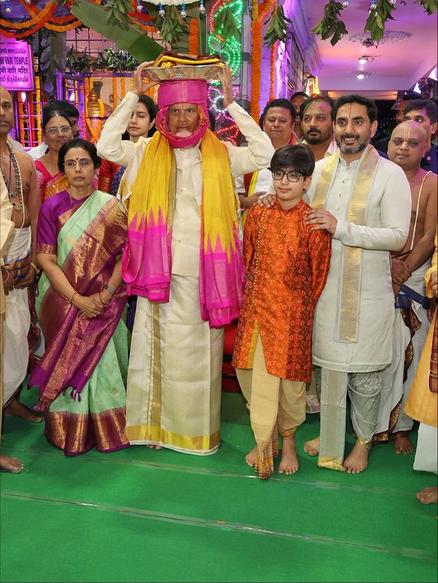 Vishalk807252's tweet image. Happy Birthday to One and Only @ncbn sir

Man blessed by Venkateswara Swamy,The Supreme

Opportunity to Submit Brahmotsava Vastrams for Swamy 20 yrs as CM🥺🙏 

Nothing bigger than this a man can achieve, Truly Blessed Soul🙏 

#HBDOneAndOnlyCBN
#HappyBirthdayCBN
#Visionary