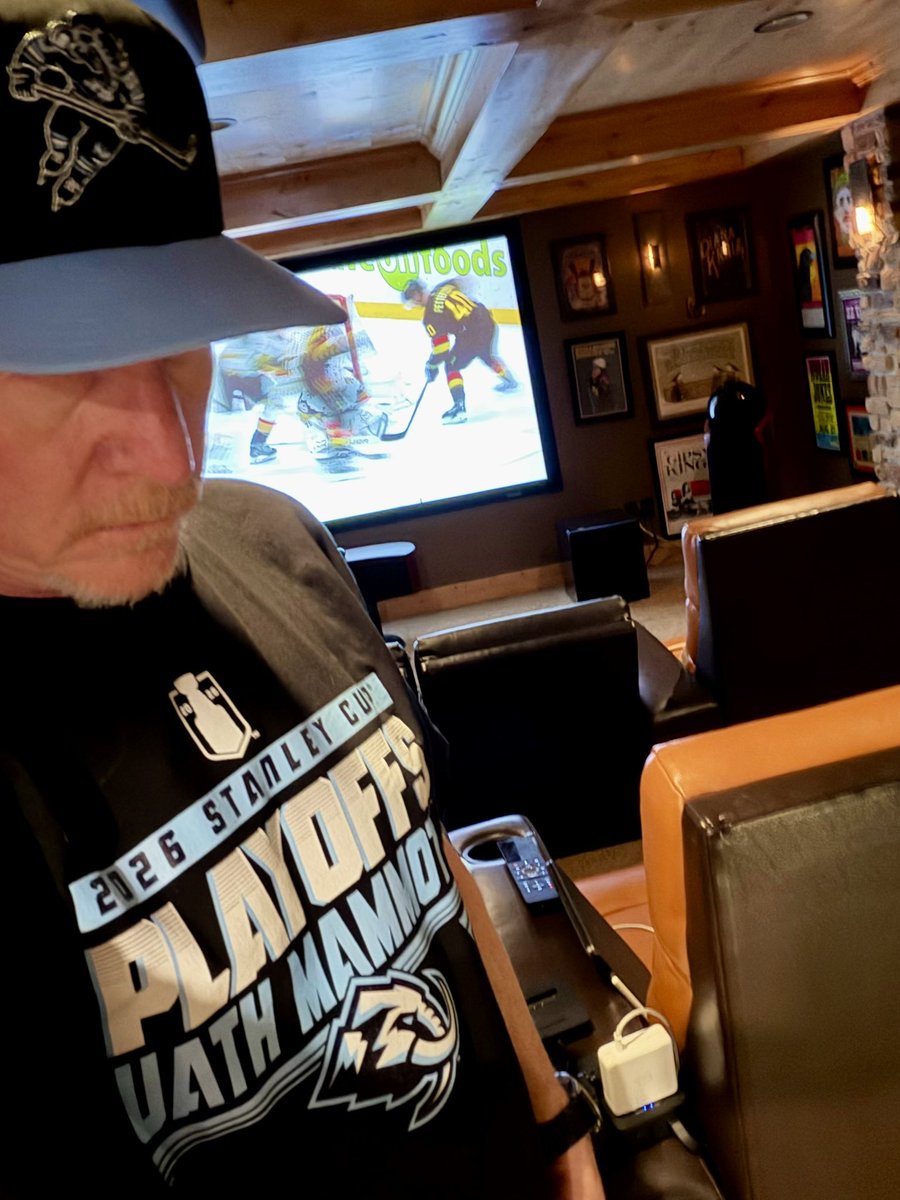 JRuskauff's tweet photo. Let’s do this! @utahmammoth @TuskyNHL #uath #tusksup https://t.co/ofYICL5sqJ
