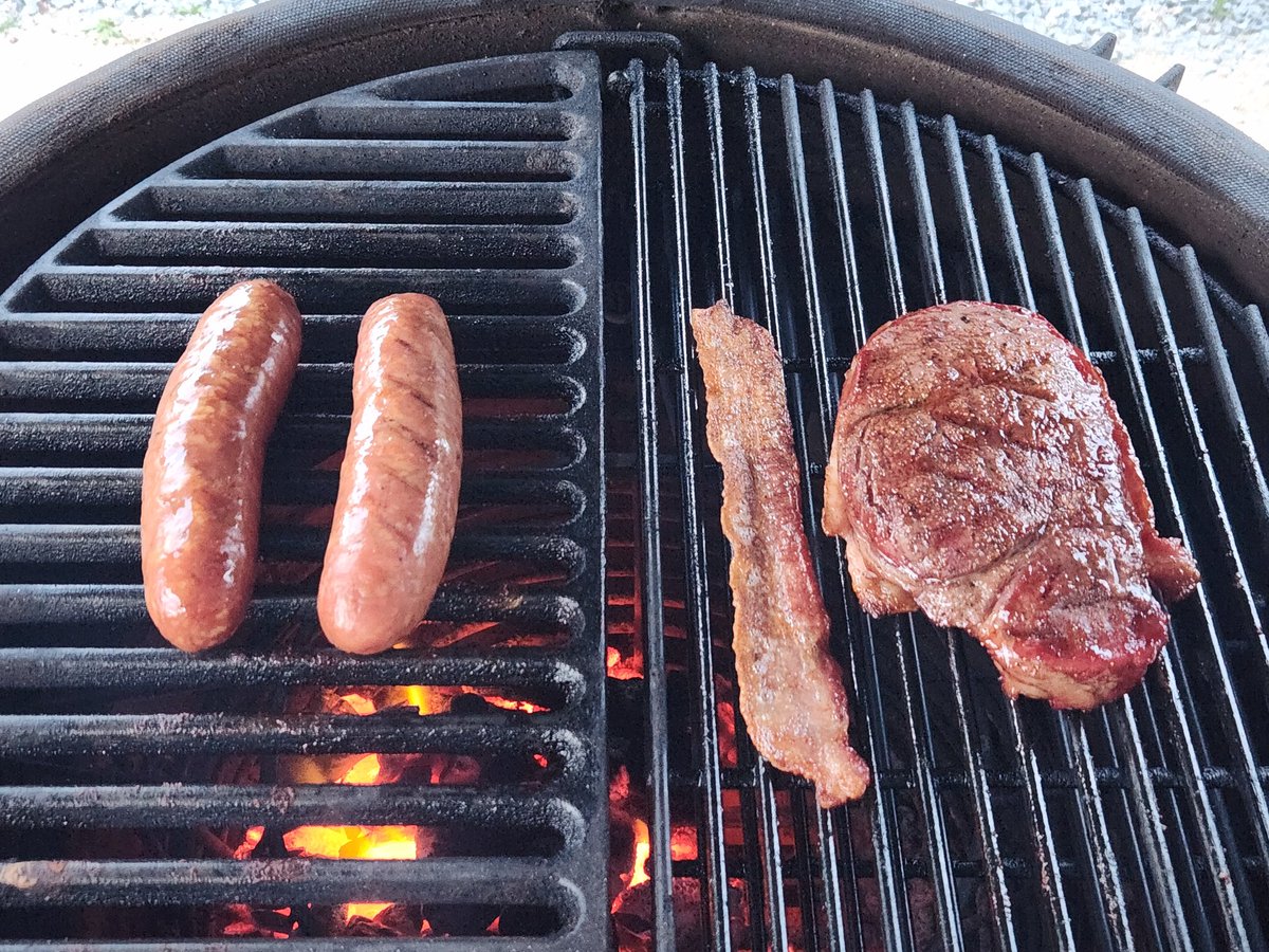 ChrisFedore's tweet image. The #1 reason I went #TeamRed  #KamadoJoe