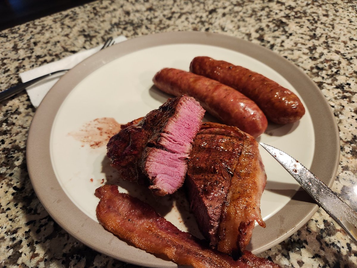 ChrisFedore's tweet image. The #1 reason I went #TeamRed  #KamadoJoe