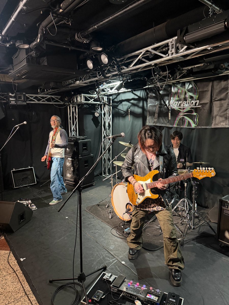 路傍の空 tweet media