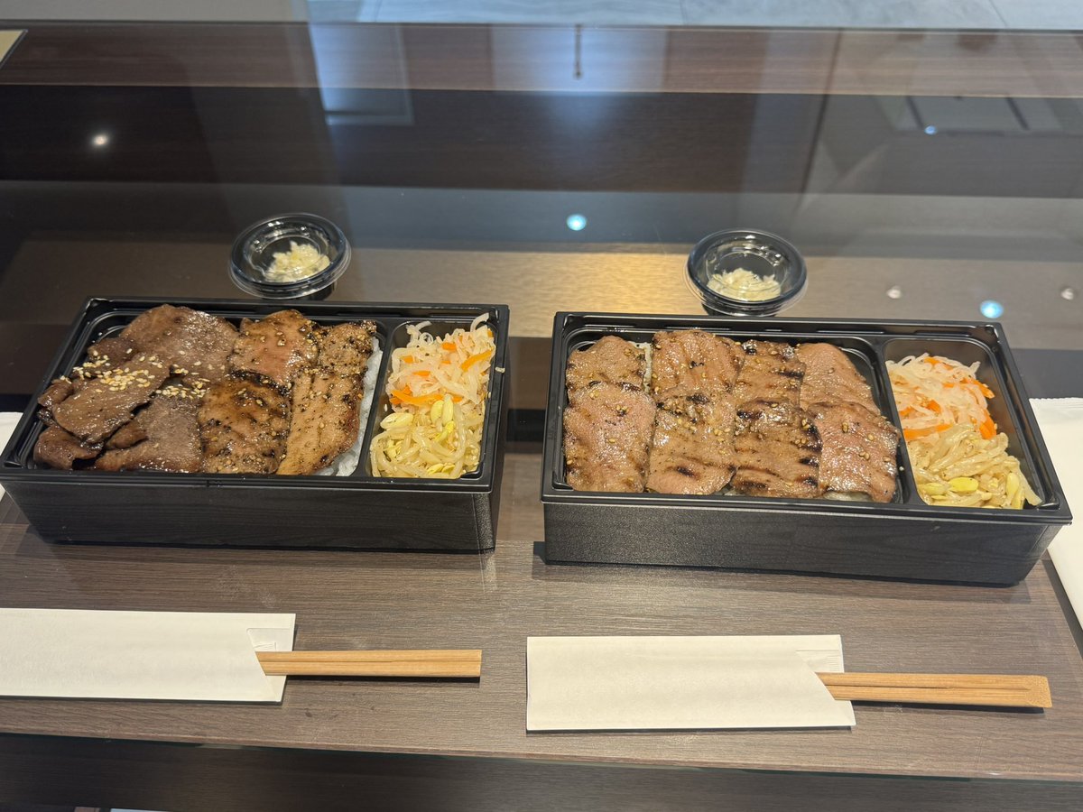 mikujkmax's tweet photo. いつも会ってくれてありがとう💕
大好きなお肉のお弁当尽くし、いつも嬉しいです🍱💕
お魚も大好物だけどお肉も牛タンも大好き！！🍖 https://t.co/OJvVZT6gGj