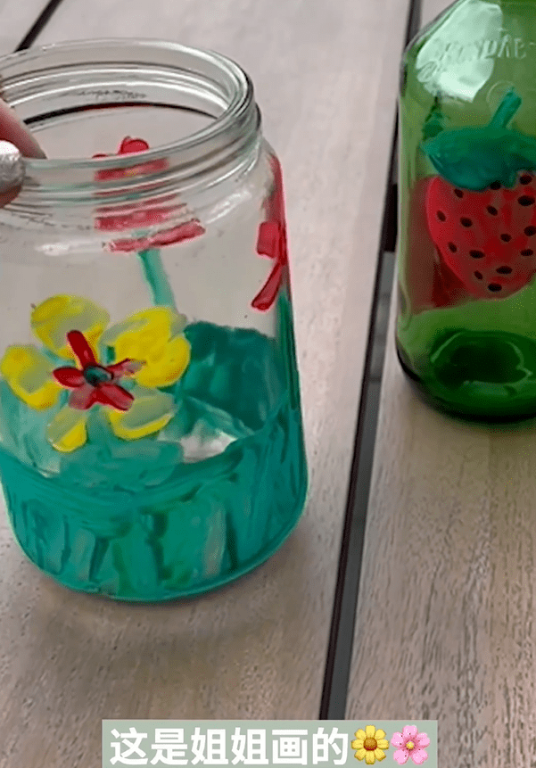 CecileDecidee's tweet image. "Sensory play = happy brains!  Today’s project: squishing playdough into shapes + hunting for hidden toy gems. Laughter = 10/10, mess = worth it. Try it with your little one—simple joy hits different.  #ParentingJoy #SensoryPlay"