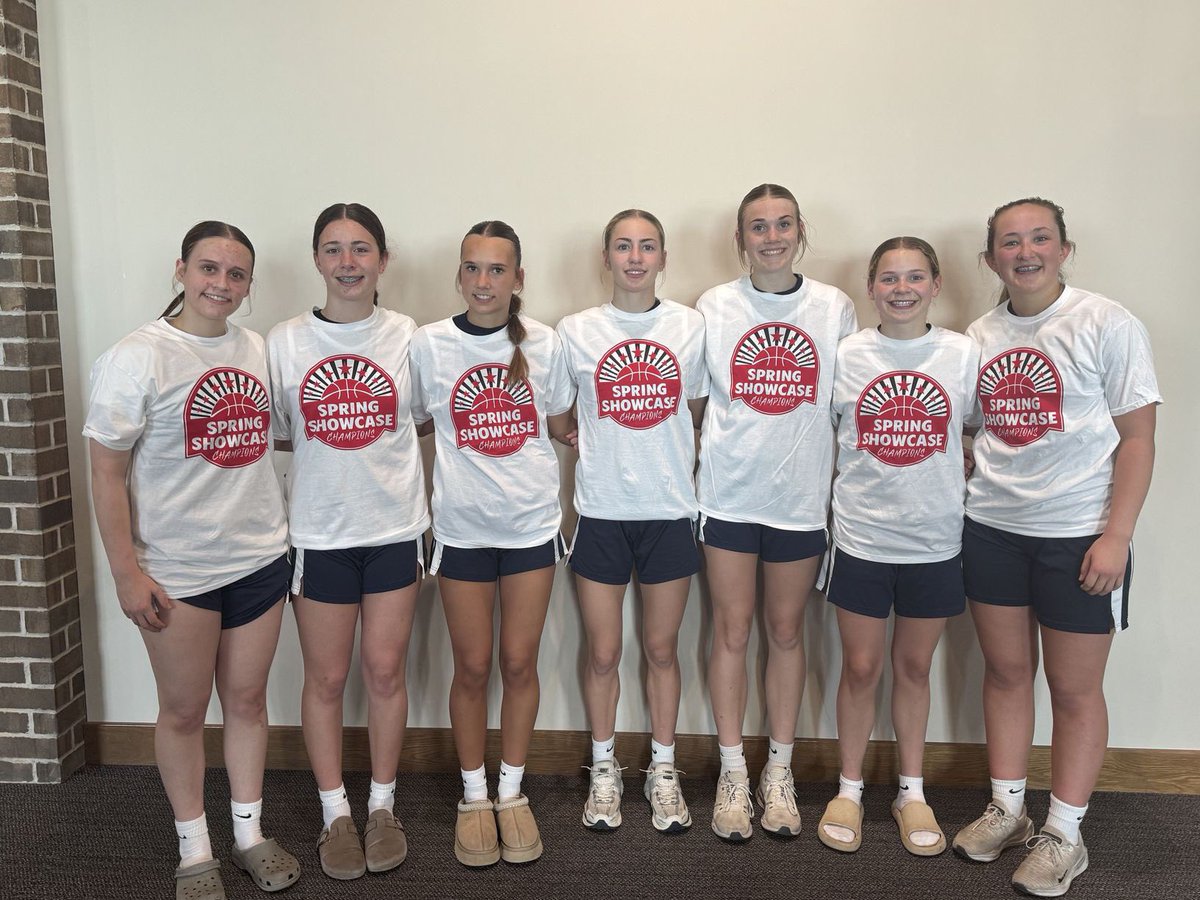 JenniferRMeyer's tweet photo. 🥇Spring Showcase 15u Champs!🥇@paetynpeterson 21pts 6rbs 4ast, @DelaneyPauly 14pts &amp; 4 ast, @1Kiersten1 12 pts &amp; 4 ast. EVERYONE contributed, fun team basketball. @MissouriPhenom @MoPhenomIOWA @Aaron_J_Meyer @PGHBrooks @greglogs @Nate_Levin_11 https://t.co/tSRzpGGCEp