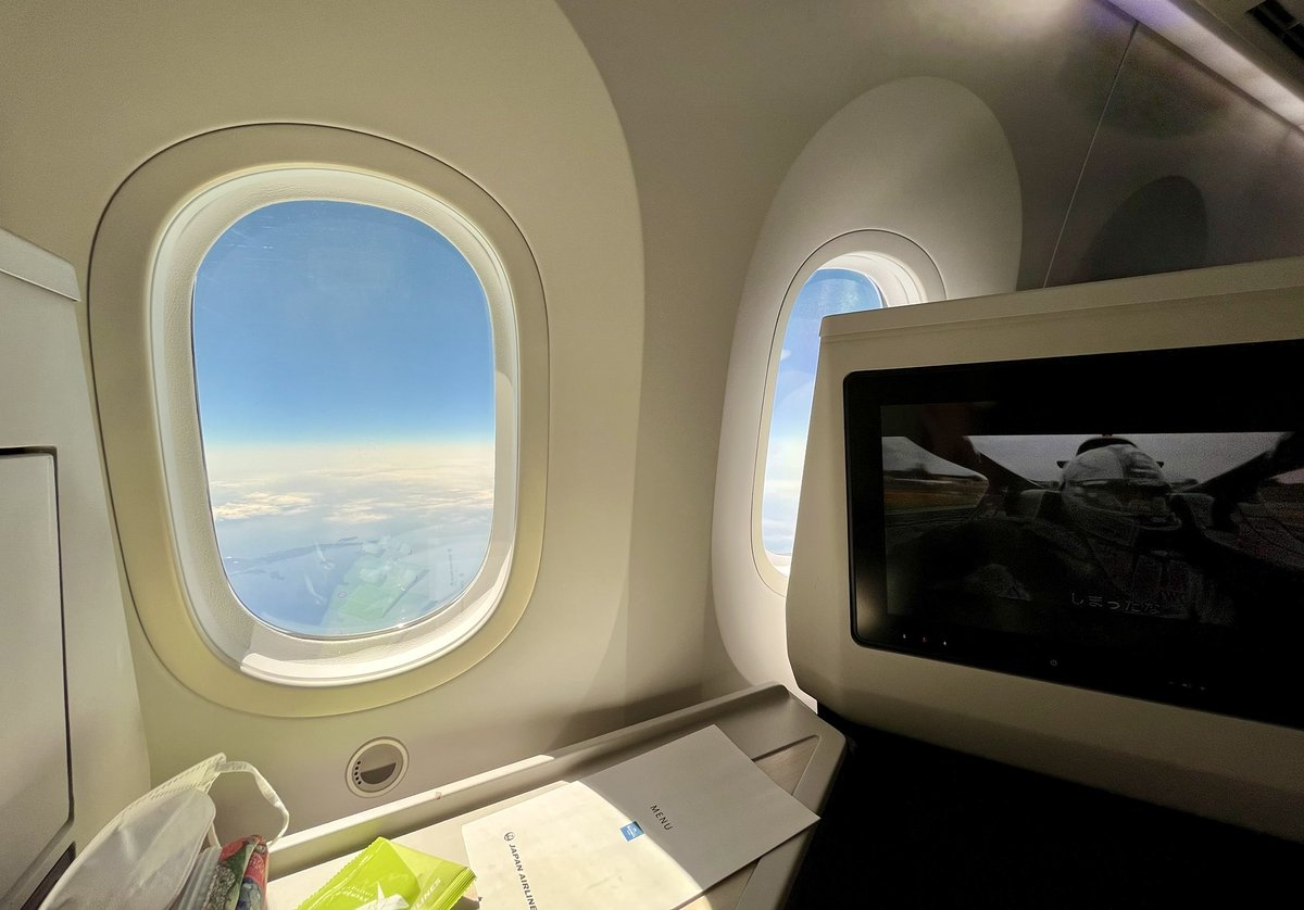 M1ta_mt's tweet photo. あまり人気のないsky suite Ⅲだけど、窓側最後尾はそこそこ個室感あって好きかも https://t.co/QVisQeHPJa