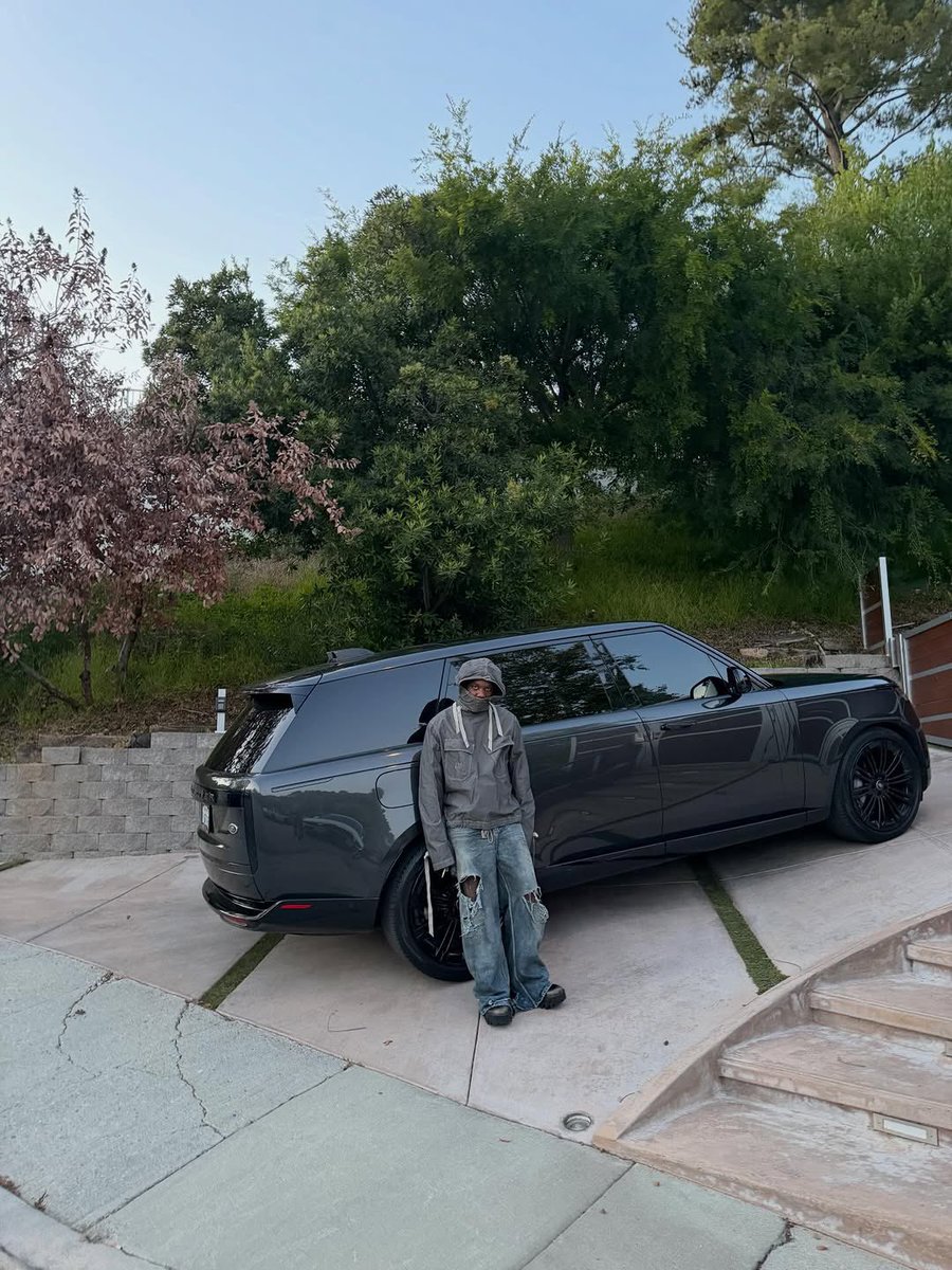 wavecheckers's tweet image. Offset’s Range Rover is too clean🔥