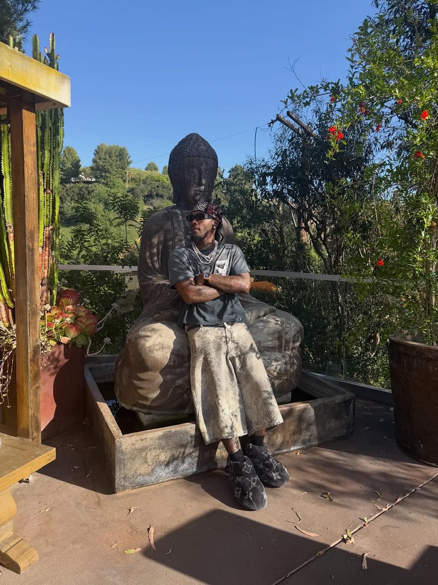 wavecheckers's tweet image. Offset’s Range Rover is too clean🔥