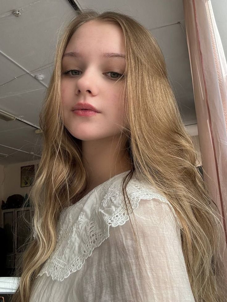 h0llyzen_'s tweet photo. Am I cute? https://t.co/6Ae1tuFyOG