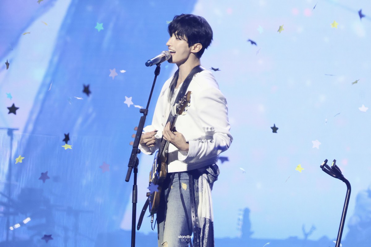 Prichuey_'s tweet image. 260418 DxS SERENADE incheon 

🎸

#DK #도겸 #이석민 
#SEVENTEEN #세븐틴 pic.x.com/ZFUAgIf98y
