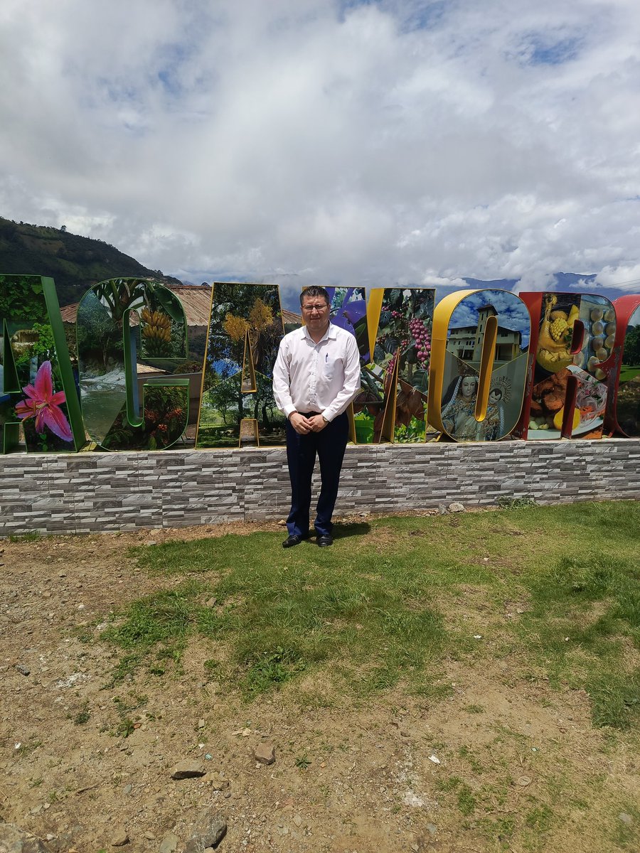 DaniloVsquezL1's tweet photo. #Sozoranga

Visitamos la parroquia Tacamoros con el corazón abierto y la convicción firme de servir. Más que una visita, fue un encuentro cercano con su gente: hombres y mujeres trabajadores, jóvenes con sueños y familias que construyen el presente y el futuro de nuestra tierra. https://t.co/Br3J5EOCka
