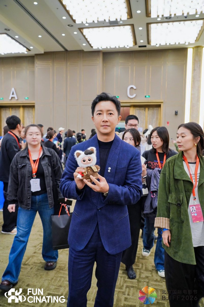 FUNCINATING's tweet photo. ✨ Our plush toy takes the spotlight at the 16th BJIFF

Many film stars including Han Geng were spotted holding our festival-exclusive plush toy. 🎬

📍 Now on show at the festival – grab yours while you can!

#BJIFF2026 #hangeng #16thBJiff #PlushToy #Funcinating #Gismow #bjiff https://t.co/4pV3S5oxND