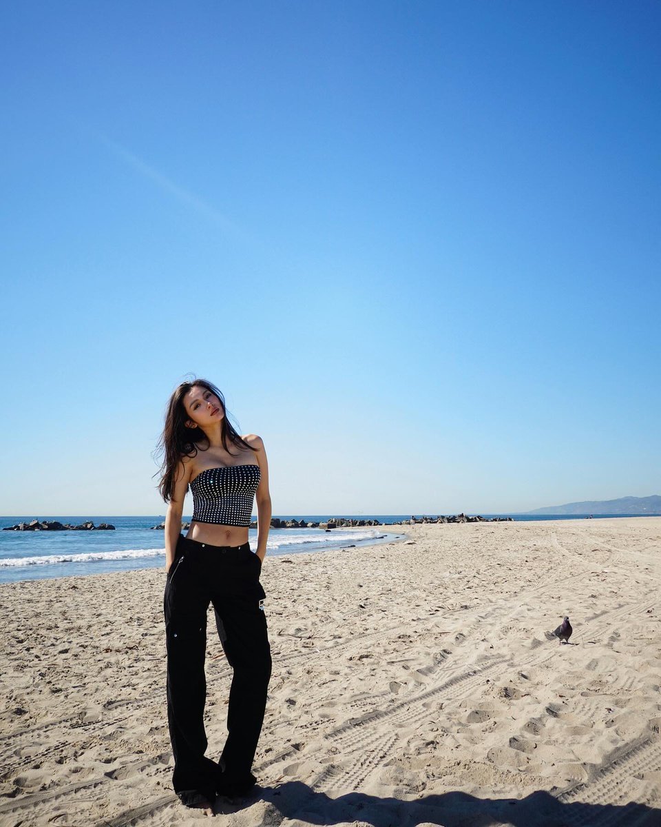 Elena880810's tweet image. Energy is my new currency✨ Choosing peace over everything and magic over the mundane. Here’s to living a life that feels good on the inside, not just one that looks good on the outside❤️🌊 #SelfLove #GoldenEra