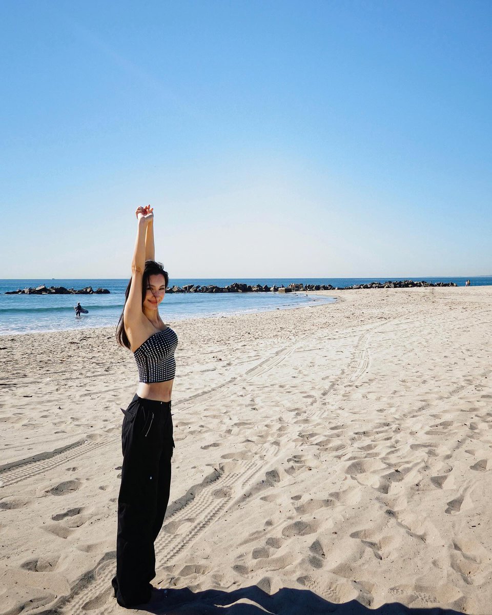 Elena880810's tweet image. Energy is my new currency✨ Choosing peace over everything and magic over the mundane. Here’s to living a life that feels good on the inside, not just one that looks good on the outside❤️🌊 #SelfLove #GoldenEra