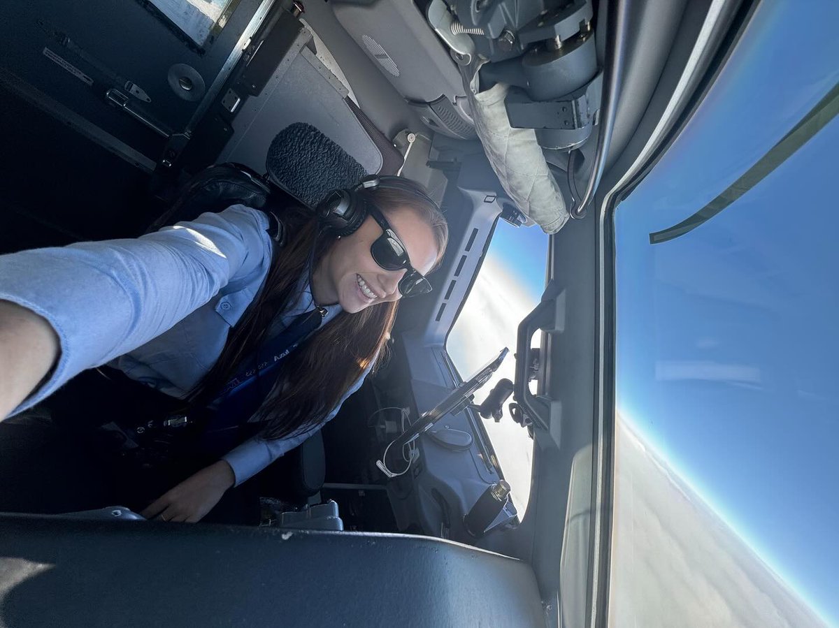 Selenaqawfh's tweet image. After a flight, my body is always tired and tense ✈️ My favorite landing ritual now is to come to ONE Pilates to stretch and breathe properly 💗 #Aviation