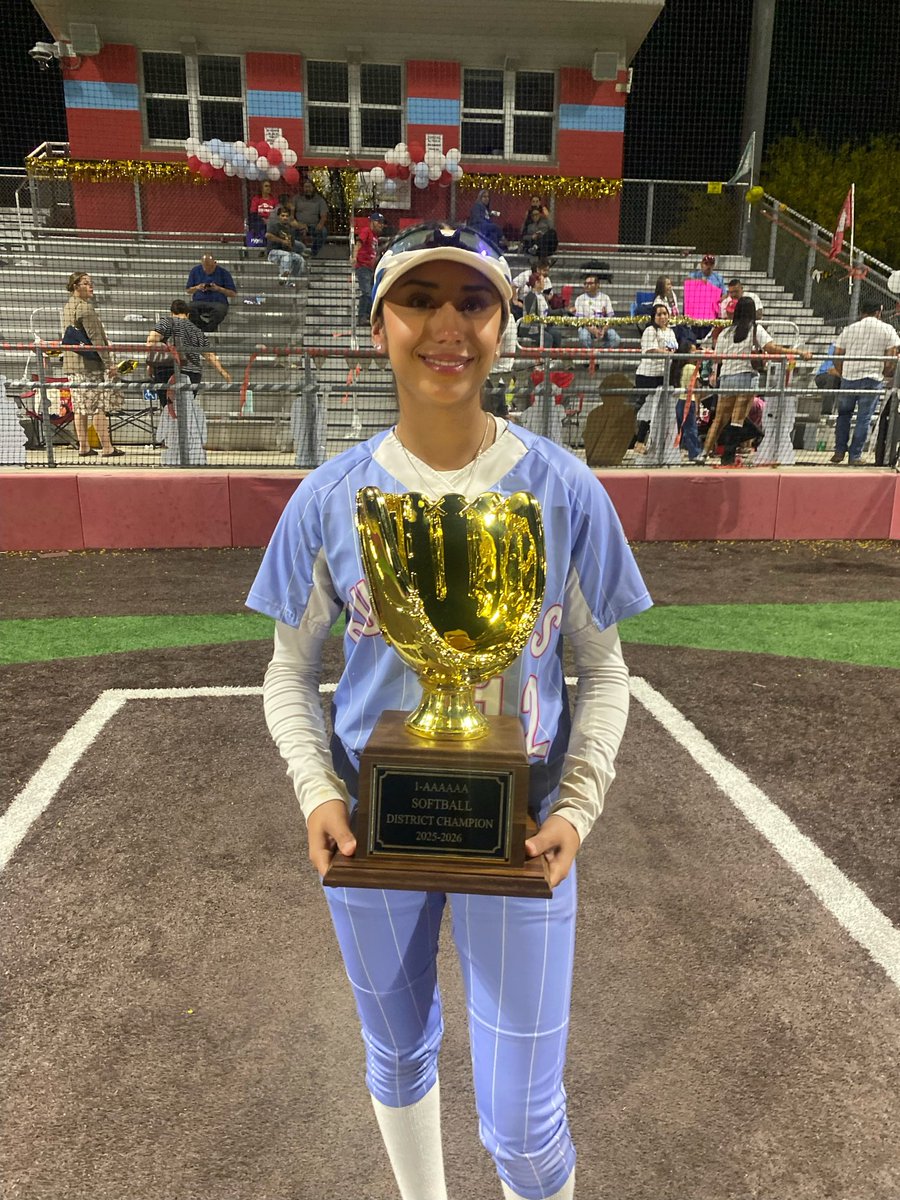 Nayelimares2027's tweet photo. Back to back District 1-6A Champions!! Playoff bound vs Frenship high school on Friday. #TexasStatePlayoffs #UIL #SocorroHighSchoolSofball https://t.co/Q6DSpMhz3L