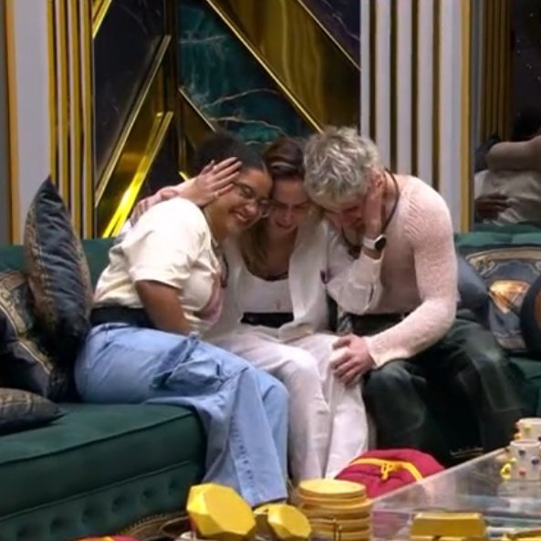 IGabu_'s tweet photo. Meu Deus Tadeu eu te amo, quanta dor junta eu tô me acabando de chorar aqui força Tadeu e força Ana Paula #BBB26 https://t.co/Zf2TmrMiBb