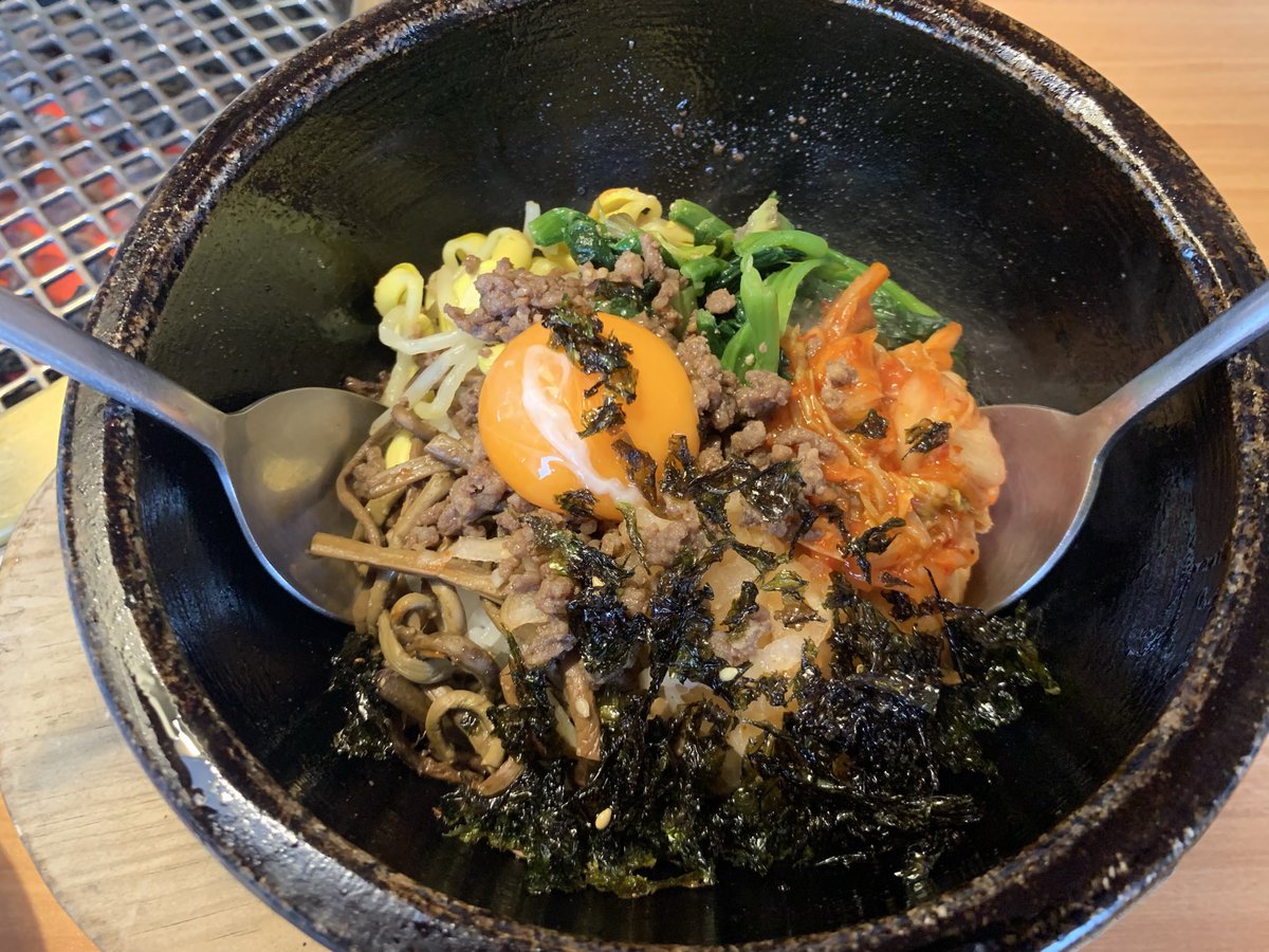 【焼肉カルビ亭】
四條畷市中野１-2-2

焼肉ランチ！
平日のランチは本当にお得で美味い😋

ライスを石焼ビビンバにクラスアップ🙌

焼肉のタレをすこーし入れて
おこげを作ると最高に仕上がります☘️