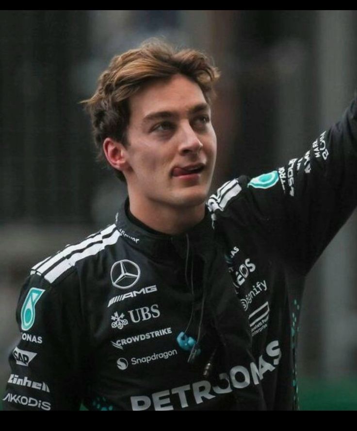 grussellvb's tweet image. right