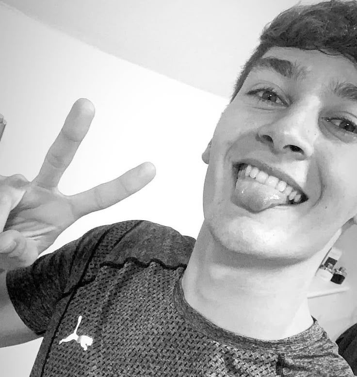 grussellvb's tweet image. right