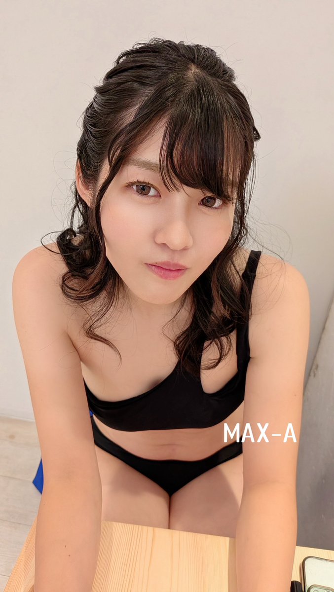 max_sub tweet media