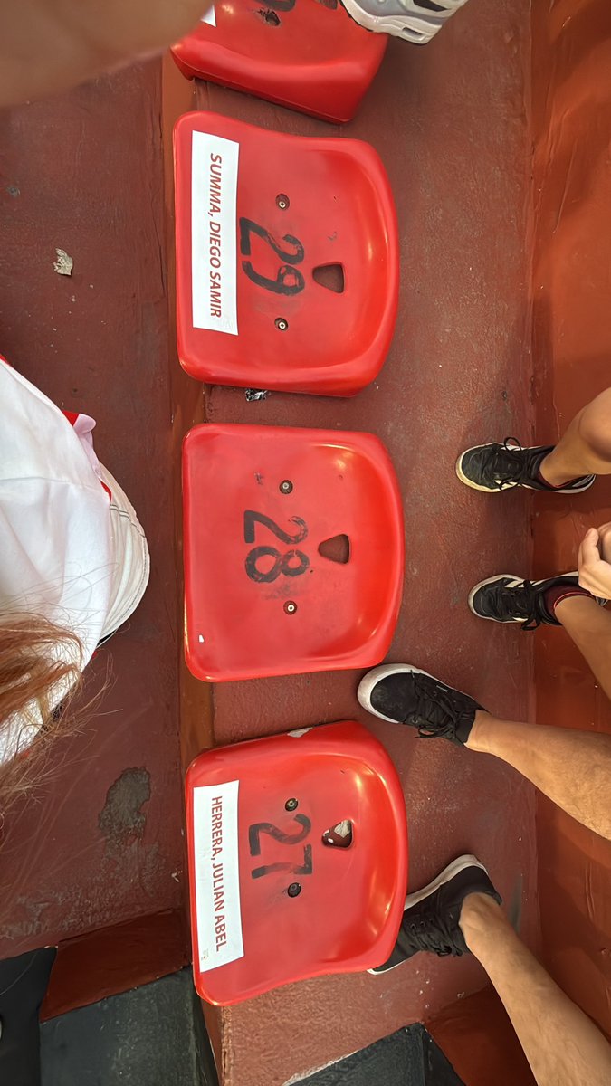 LalaLadron's tweet photo. Hay resentimientos inexplicables que parecen muy difíciles de superar. Lo peor es que no le hago ni hice nada a nadie. Lo único que voy q seguir haciendo es estar ahí, acompañando, aunque me quieran borrar 🤷🏻‍♀️
No solo en las buenas, ni menos en las malas; sino SIEMPRE. https://t.co/QNl1mqR8AW
