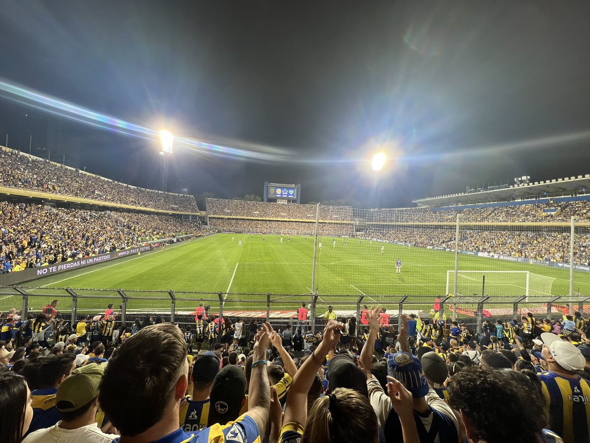 Acá no hace falta que cante Tini para llenar la cancha.