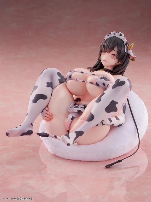 イラストレーターカット氏がメロンブックス用に描き下ろした「牛娘ちゃん」を、ロケットボーイが立体化!牛 胴体の脱衣状態差し替えと、とろけ顔の差し替えパーツが付属。 パンツは直接着脱してお楽しみいただけます。 今にもミルクがこぼれそうな牛娘ちゃんを是非お手元にお迎えください。