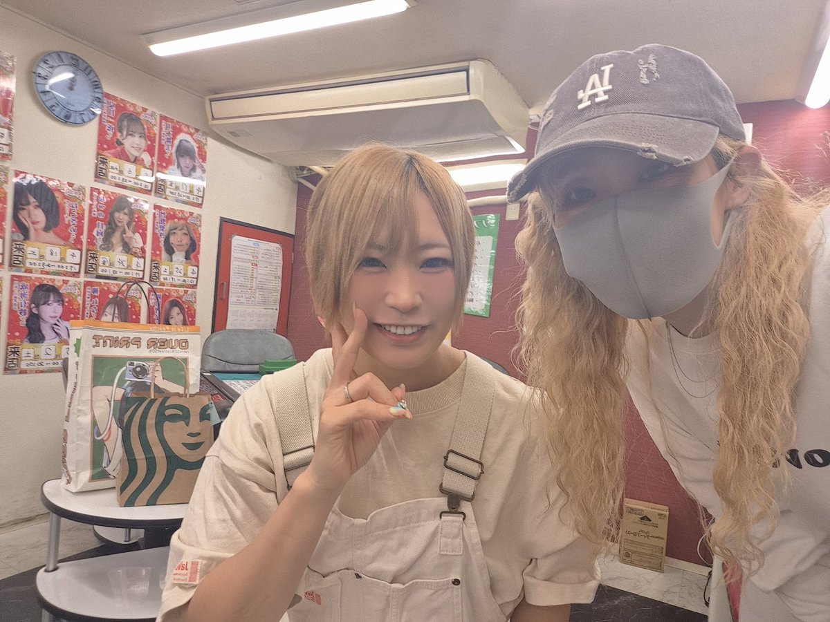 🐤うらぼたんオープン🐤
今日は桐生みやびプロがゲスト来店です👏✨相方はいたこ‼️
夕方からはおみゅ🐯でお待ちしてまーす🫡